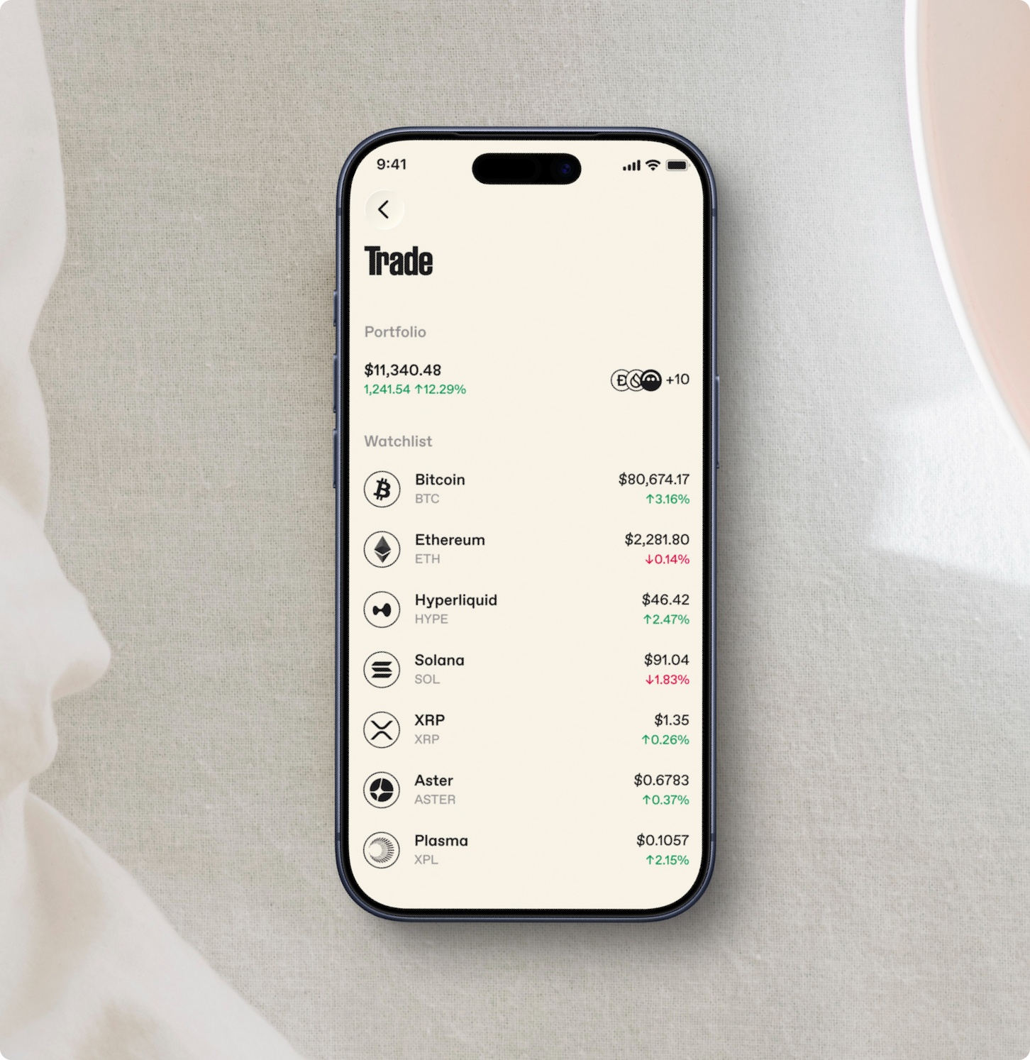 <span class="font-normal italic">Bitcoin</span> and <span class="font-normal italic">800+ other <br class="hidden tablet:inline" /> cryptos</span> at best prices and no fee.